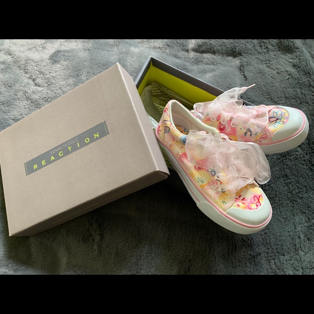 Kenneth Cole Reaction “new” girls sz 12.5 sneakers